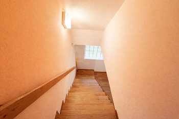 Schody do 1NP - Prodej domu 188 m², Albrechtice