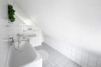 Podkroví  - koupelna - Prodej domu 188 m², Albrechtice