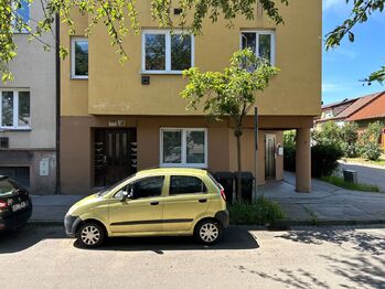 Vstup do domu - Pronájem bytu 1+1 v osobním vlastnictví 28 m², Brno