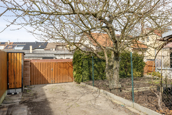 Parkování a zahrada - Prodej domu 140 m², Karlovy Vary