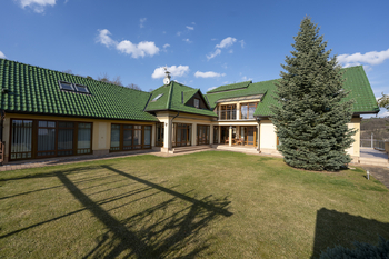 Prodej domu 615 m², Fryšták