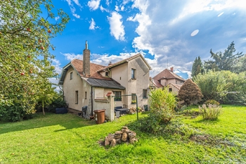 Prodej pozemku 1309 m², Šestajovice