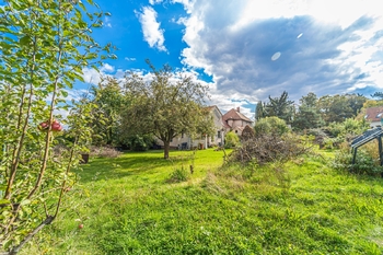 Prodej pozemku 1309 m², Šestajovice