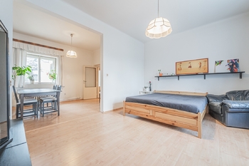Prodej pozemku 1309 m², Šestajovice
