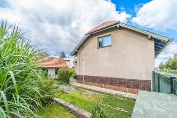 Prodej pozemku 1309 m², Šestajovice