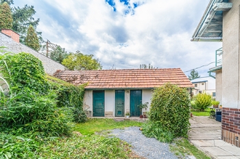 Prodej pozemku 1309 m², Šestajovice