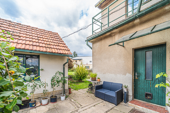 Prodej pozemku 1309 m², Šestajovice