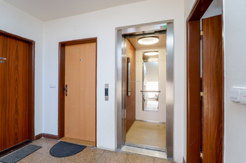 Prodej bytu 3+kk v osobním vlastnictví 67 m², Praha 5 - Košíře