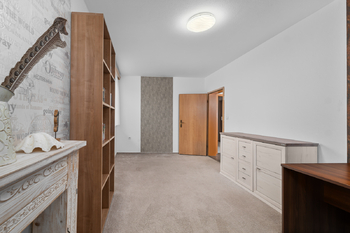 pokoj - Prodej domu 199 m², Dubné