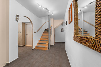 chodba - Prodej domu 199 m², Dubné