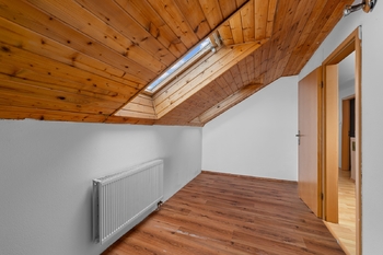 podkrovní pokoj 2 - Prodej domu 199 m², Dubné