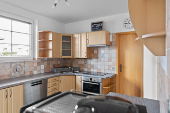 kuchyně - Prodej domu 199 m², Dubné