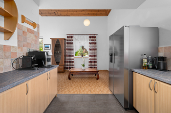kuchyně - Prodej domu 199 m², Dubné