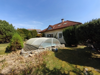 bazén - Prodej domu 199 m², Dubné
