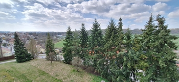 Výhled z lodžie - Prodej bytu 2+kk v osobním vlastnictví 54 m², Jedovnice