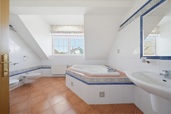 Prodej domu 194 m², Šestajovice