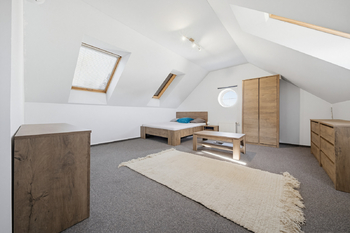 Prodej domu 194 m², Šestajovice