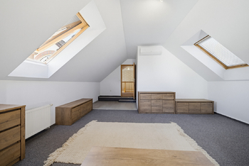 Prodej domu 194 m², Šestajovice