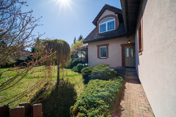 Prodej domu 194 m², Šestajovice