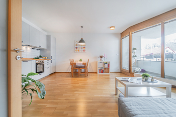 obývací pokoj s kuchyňským koutem - Pronájem bytu 2+kk v osobním vlastnictví 51 m², Praha 8 - Libeň