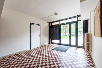 vstupní hala domu - Prodej bytu 3+1 v osobním vlastnictví 72 m², Brno
