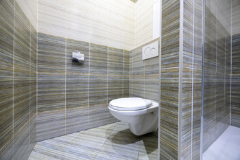 Toaleta v koupelně - Pronájem bytu 1+1 v osobním vlastnictví 34 m², Praha 4 - Krč