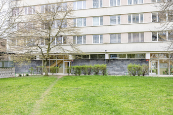 Pohled na dům - Pronájem bytu 1+1 v osobním vlastnictví 34 m², Praha 4 - Krč