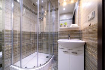 Koupelna se sprchovým koutem - Pronájem bytu 1+1 v osobním vlastnictví 34 m², Praha 4 - Krč