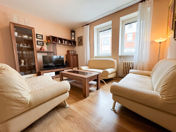 obývací pokoj - Prodej bytu 3+1 v osobním vlastnictví 83 m², Hodonín