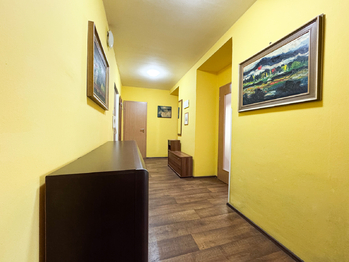 chodba - Prodej bytu 3+1 v osobním vlastnictví 83 m², Hodonín