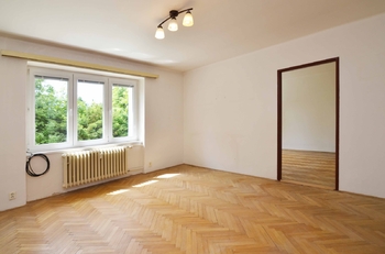 Obývací pokoj - Prodej bytu 2+1 v družstevním vlastnictví 55 m², Praha 5 - Košíře