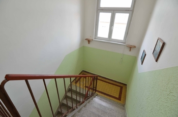 Chodba domu - Prodej bytu 2+1 v družstevním vlastnictví 55 m², Praha 5 - Košíře