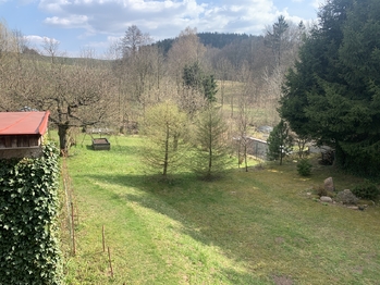 pohled z balkonu na zahradu - Prodej domu 209 m², Velké Svatoňovice