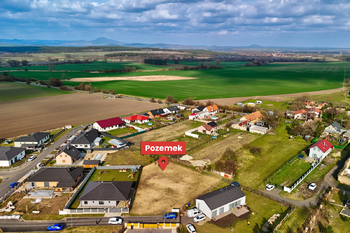 Prodej pozemku 1104 m², Hrobce