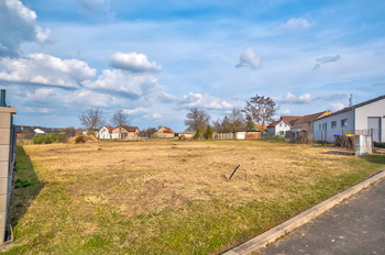 Prodej pozemku 1104 m², Hrobce