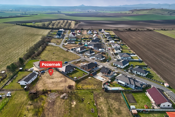 Prodej pozemku 1104 m², Hrobce