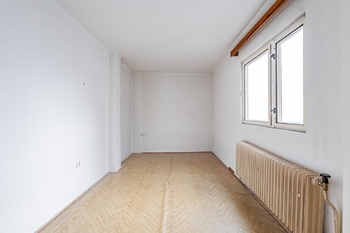 Aktuální stav jedné z místností - Prodej domu 1020 m², Jindřichův Hradec