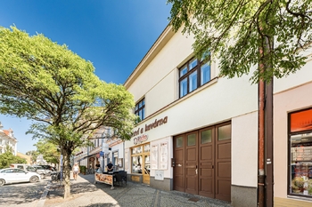 Pohled na dům z Klášterské ulice - Prodej domu 1020 m², Jindřichův Hradec