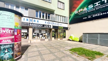 Díky jedinečné pozici domu zde můžete realizovat i předzahrádku s novými reklamními poutači. - Pronájem obchodních prostor 20 m², Praha 3 - Vinohrady