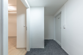 Předsíň - Prodej kancelářských prostor 45 m², Praha 8 - Střížkov