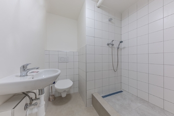 Koupelna I.  - Prodej kancelářských prostor 45 m², Praha 8 - Střížkov