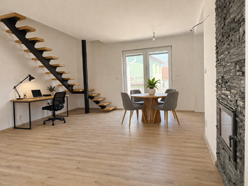 Obývací pokoj s jídelnou - Vizualizace finální stav - Prodej domu 183 m², Čejkovice