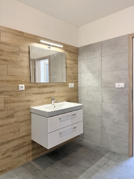 Koupelna v přízemí aktuálně - Prodej domu 183 m², Čejkovice