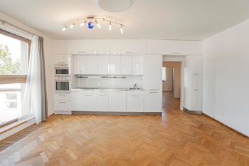 Kuchyně + obývací pokoj. - Pronájem bytu 3+kk v osobním vlastnictví 82 m², Písek 