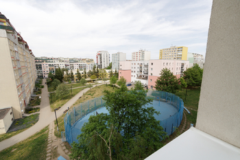 Výhled na hřiště - Prodej bytu 3+1 v osobním vlastnictví 68 m², Praha 9 - Letňany