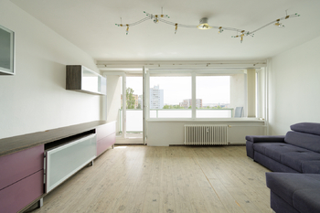 Obývací pokoj - Prodej bytu 3+1 v osobním vlastnictví 68 m², Praha 9 - Letňany 