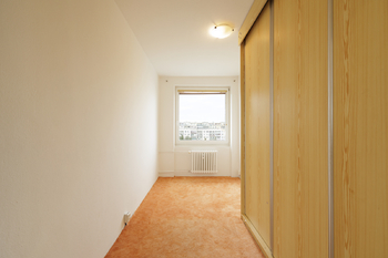 Menší pokoj - Prodej bytu 3+1 v osobním vlastnictví 68 m², Praha 9 - Letňany