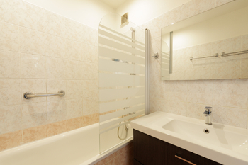 Koupelna - Prodej bytu 3+1 v osobním vlastnictví 68 m², Praha 9 - Letňany