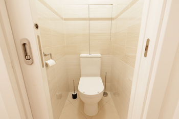 Toaleta - Prodej bytu 2+kk v osobním vlastnictví 50 m², Praha 10 - Záběhlice