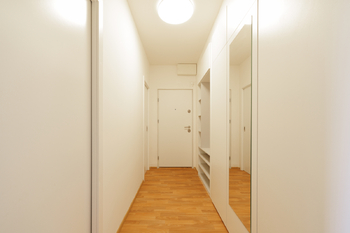 Vstup do bytu - Prodej bytu 2+kk v osobním vlastnictví 50 m², Praha 10 - Záběhlice